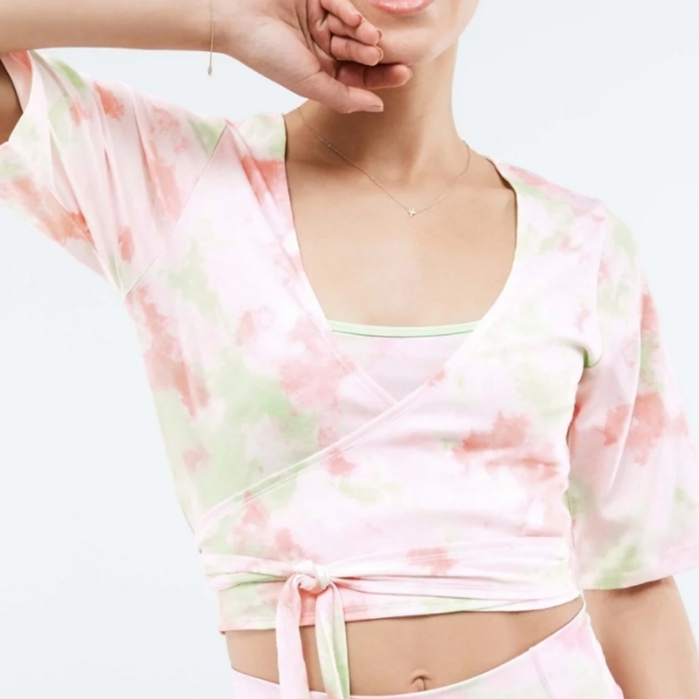 FABLETICS LAILA WRAP GORGEOUS TOP